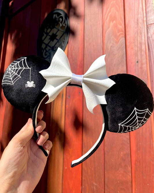 Spooky Mouse Spider - White